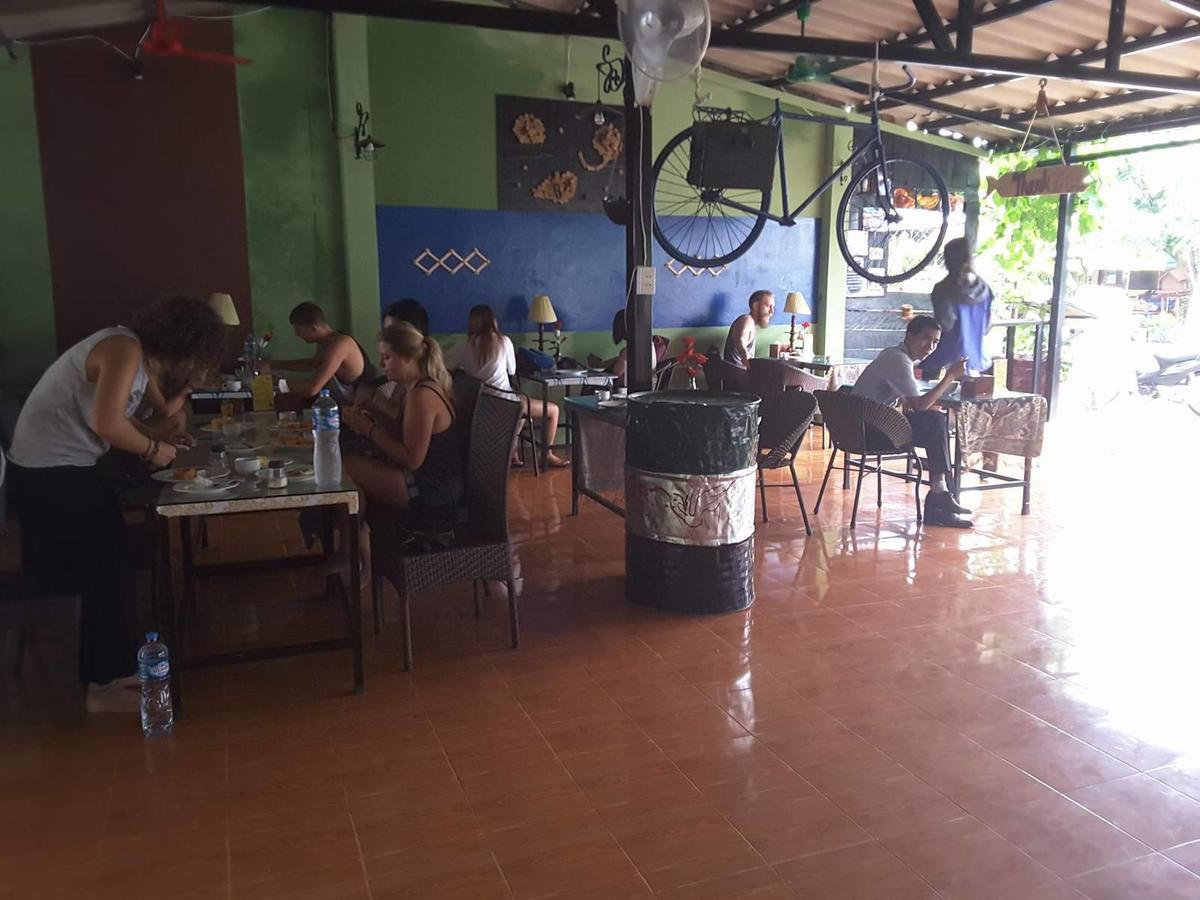 Army Barracks Guesthouse Vang Vieng Esterno foto