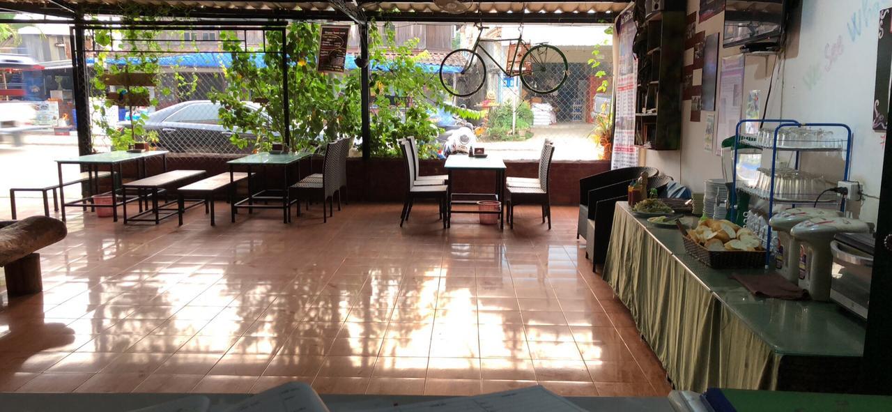 Army Barracks Guesthouse Vang Vieng Esterno foto