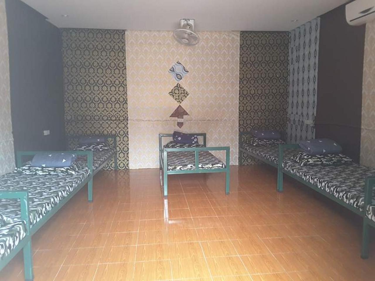 Army Barracks Guesthouse Vang Vieng Esterno foto