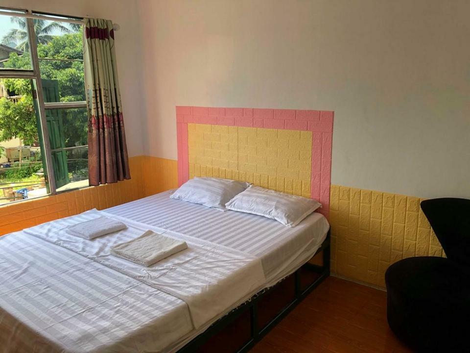 Army Barracks Guesthouse Vang Vieng Esterno foto