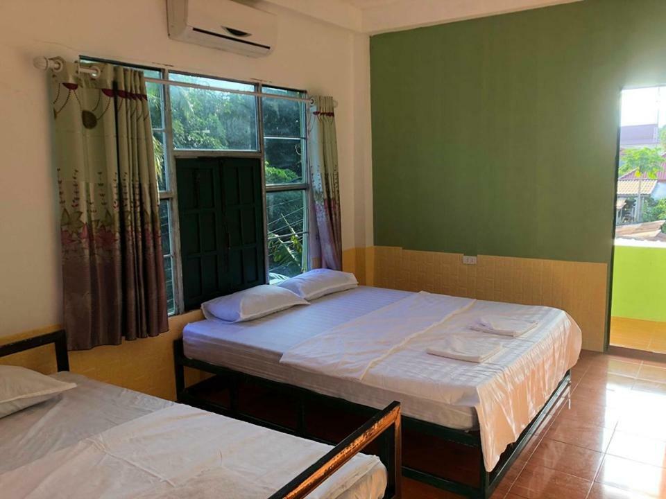 Army Barracks Guesthouse Vang Vieng Esterno foto