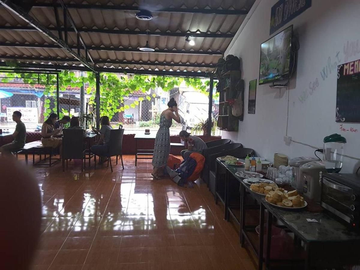 Army Barracks Guesthouse Vang Vieng Esterno foto