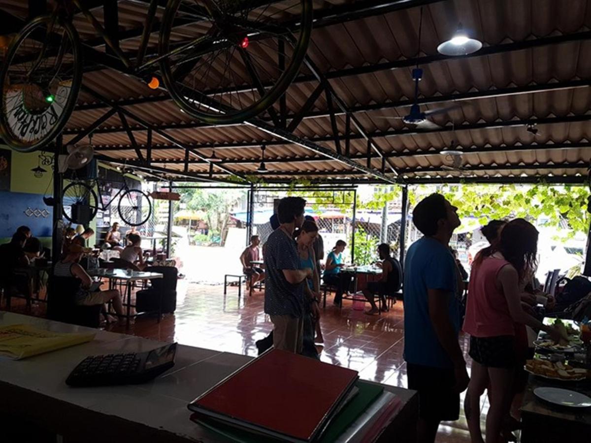 Army Barracks Guesthouse Vang Vieng Esterno foto
