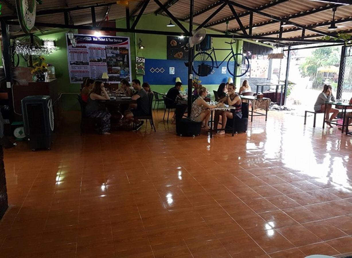 Army Barracks Guesthouse Vang Vieng Esterno foto