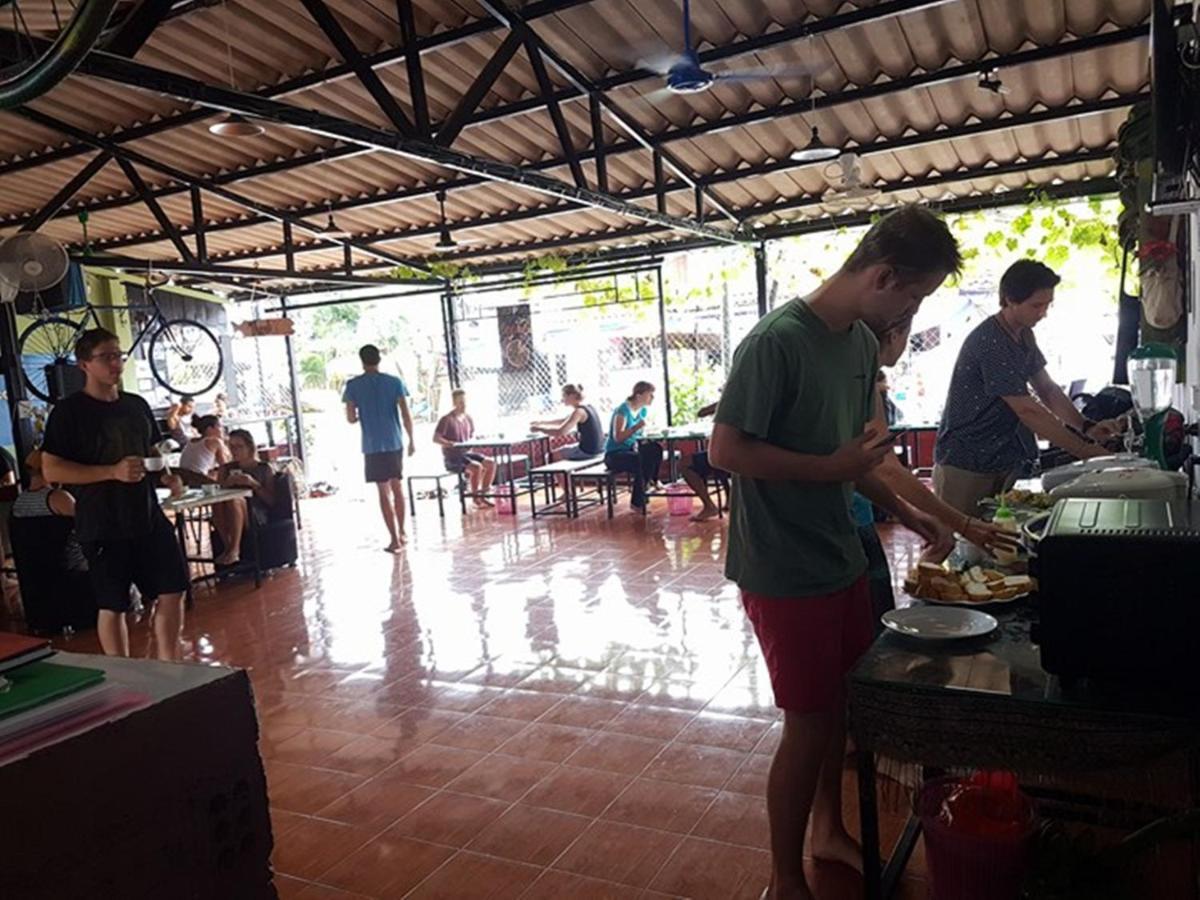 Army Barracks Guesthouse Vang Vieng Esterno foto