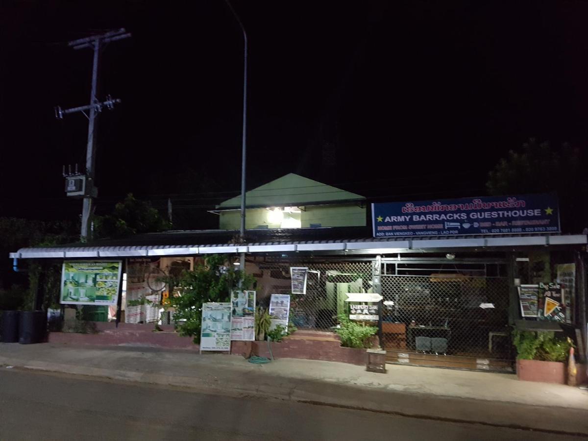 Army Barracks Guesthouse Vang Vieng Esterno foto