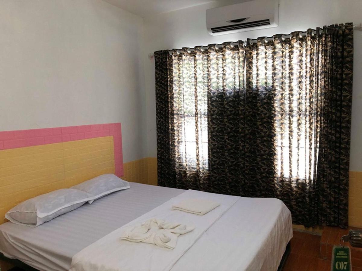 Army Barracks Guesthouse Vang Vieng Esterno foto