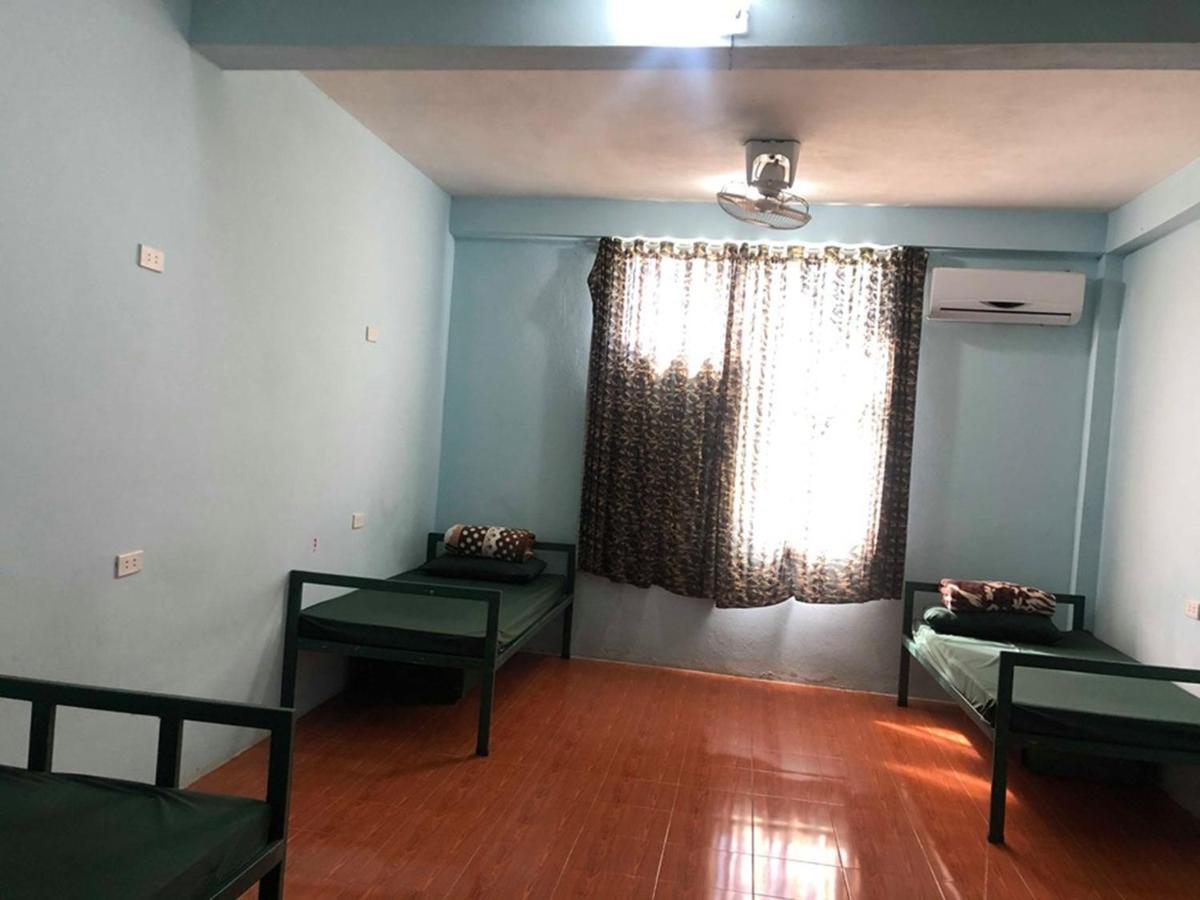 Army Barracks Guesthouse Vang Vieng Esterno foto