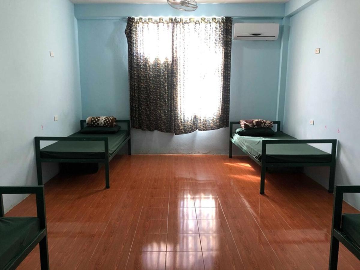 Army Barracks Guesthouse Vang Vieng Esterno foto