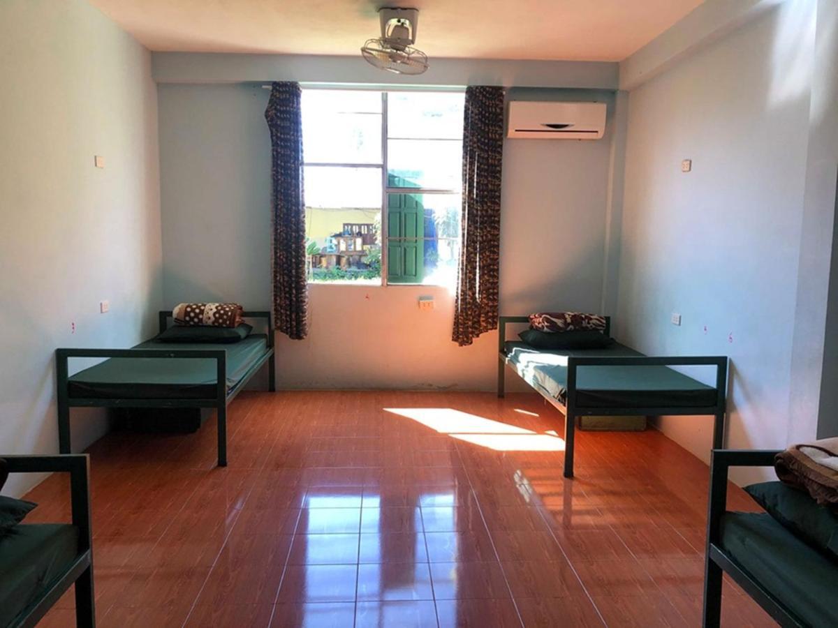 Army Barracks Guesthouse Vang Vieng Esterno foto