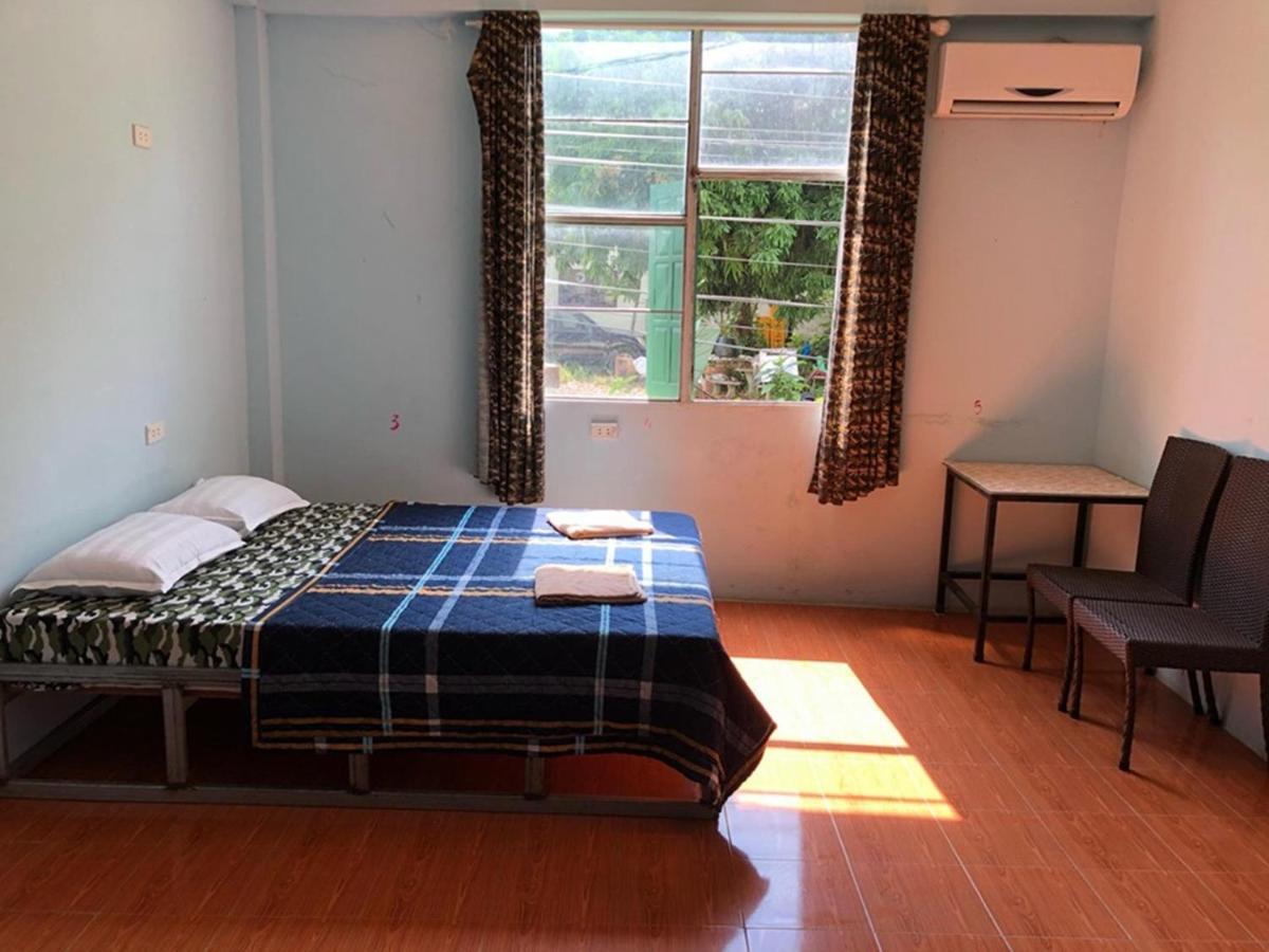 Army Barracks Guesthouse Vang Vieng Esterno foto