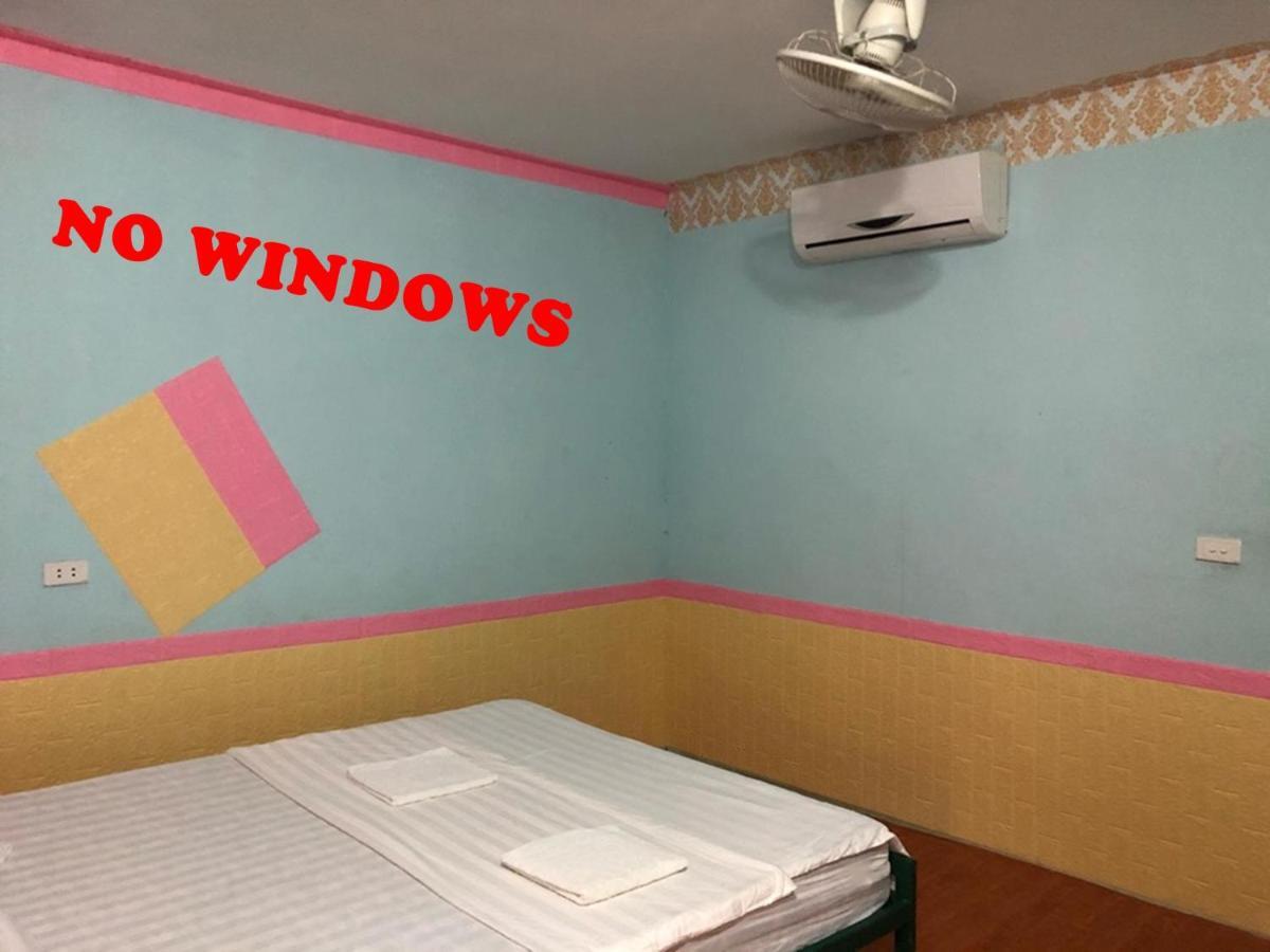Army Barracks Guesthouse Vang Vieng Esterno foto