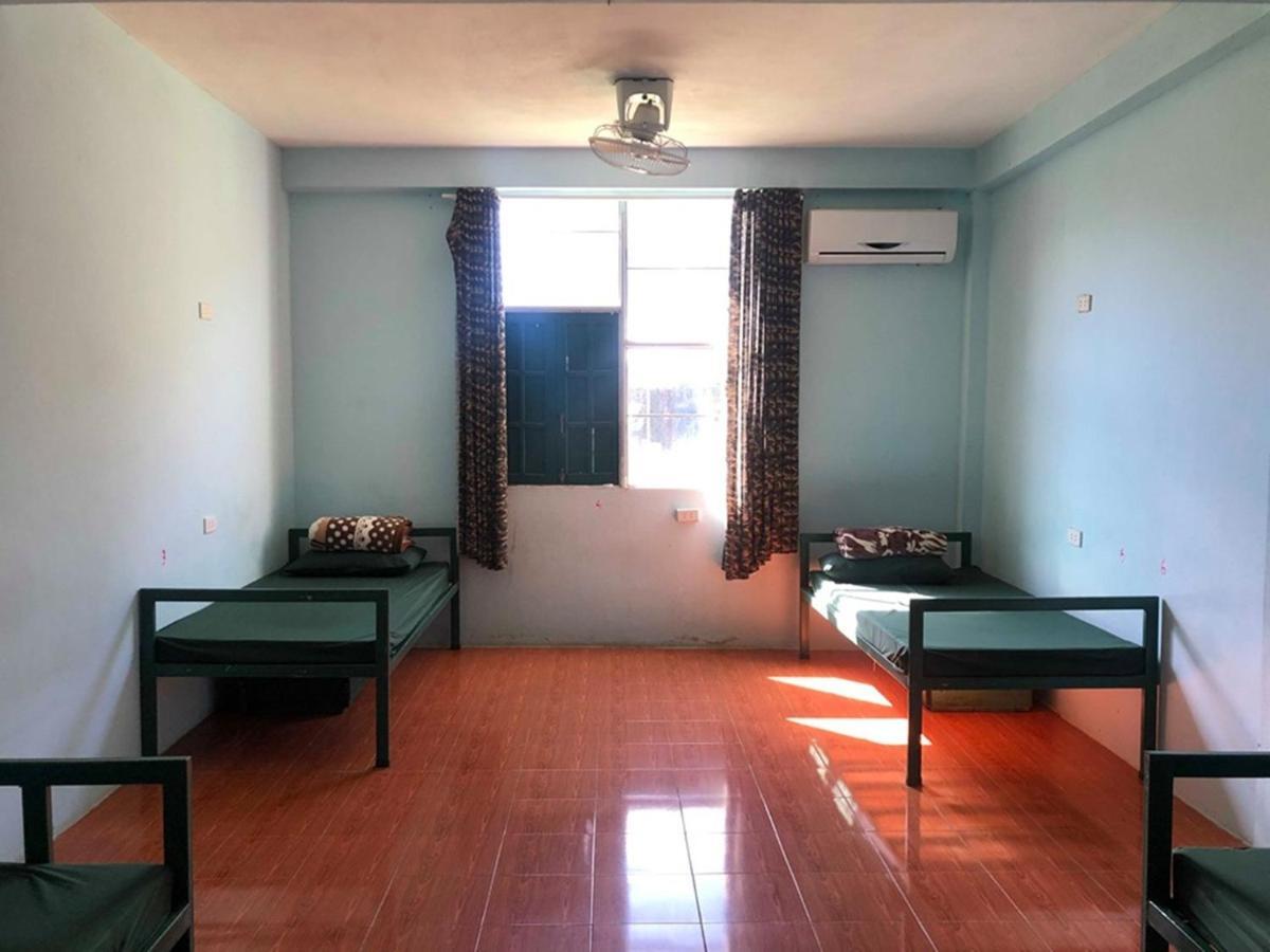 Army Barracks Guesthouse Vang Vieng Esterno foto