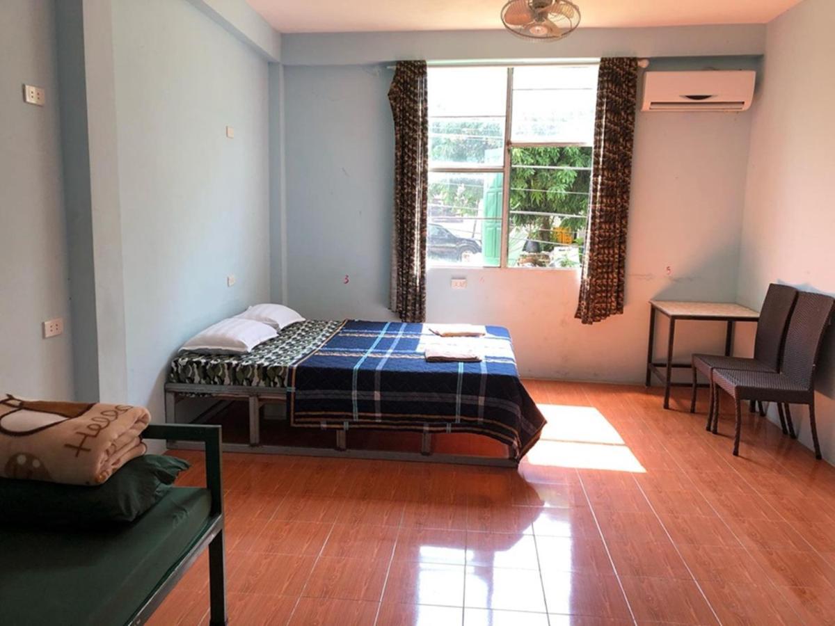 Army Barracks Guesthouse Vang Vieng Esterno foto