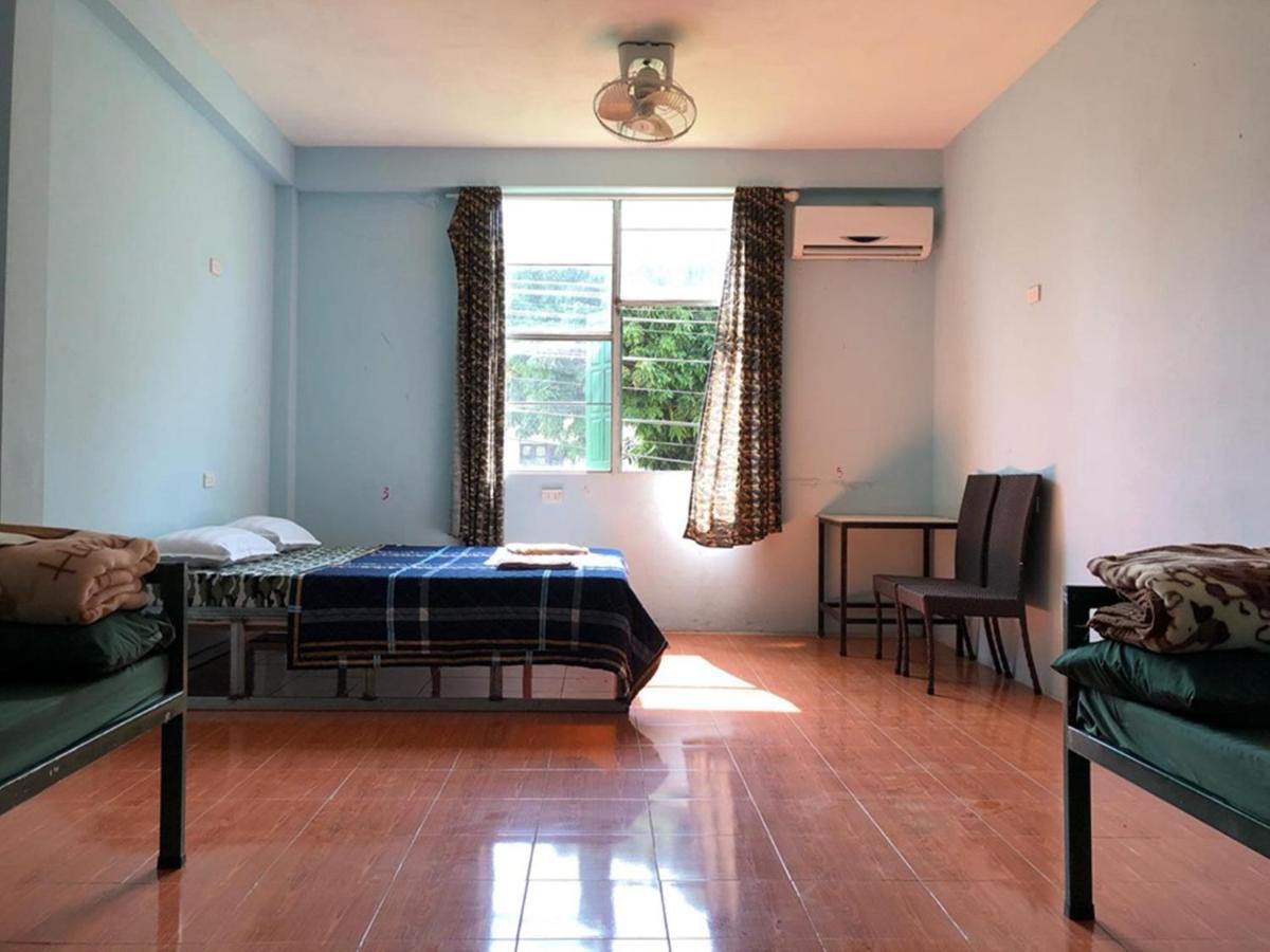 Army Barracks Guesthouse Vang Vieng Esterno foto